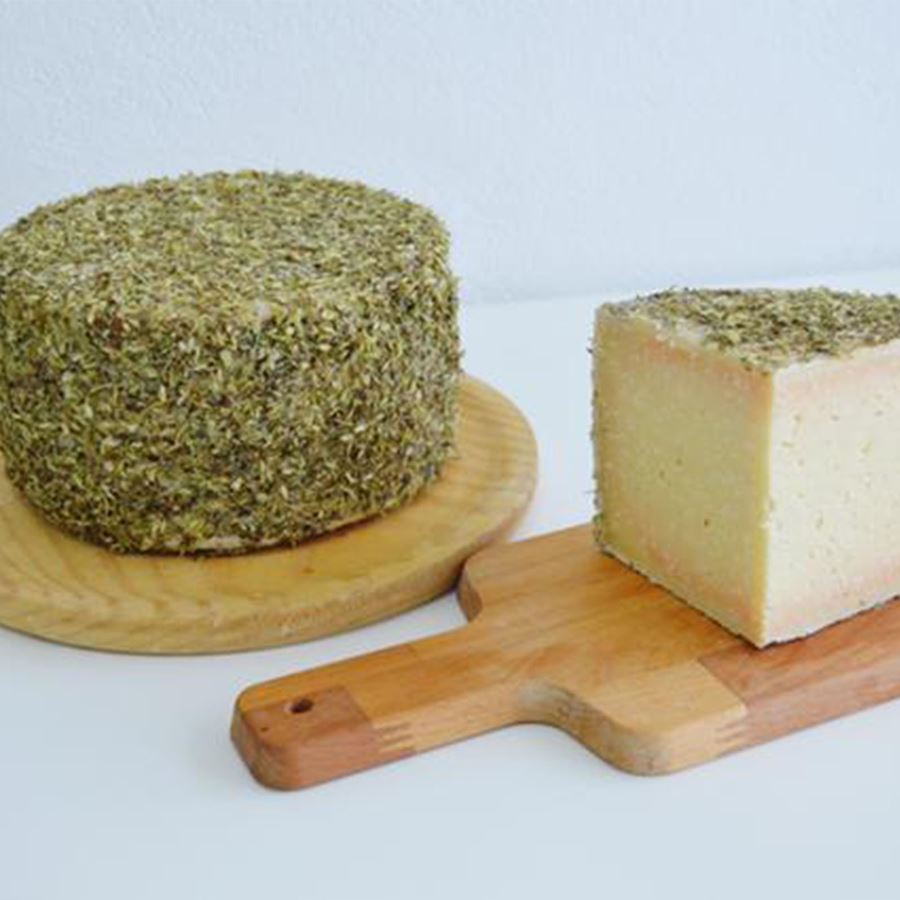 Cerrucos de Kanama - Queso curado de leche cruda oveja con hierbas aromaticas 750g aprox, 1ud