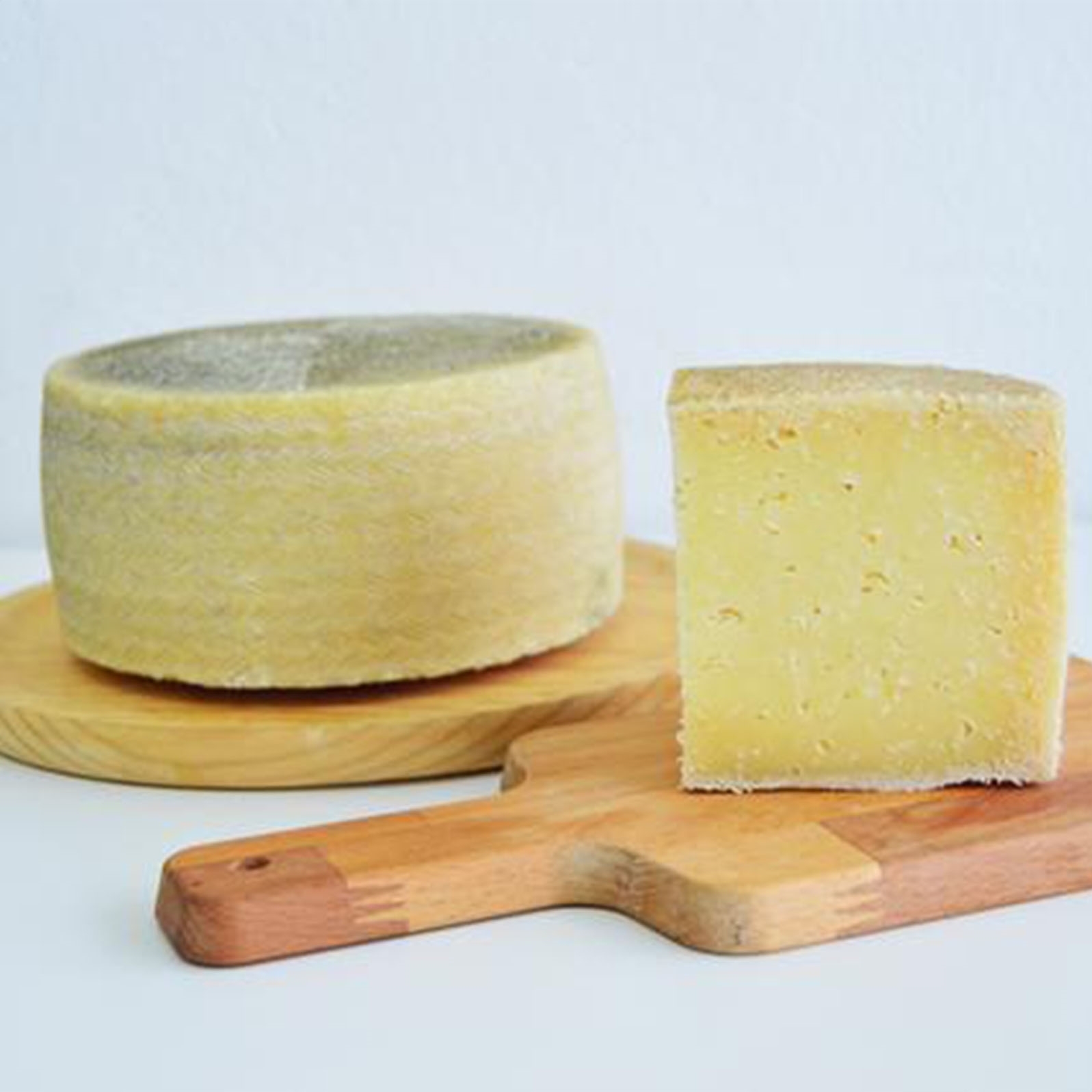 Cerrucos de Kanama - Vallejo, queso semicurado de leche pasterizada de oveja 3Kg aprox, 1ud