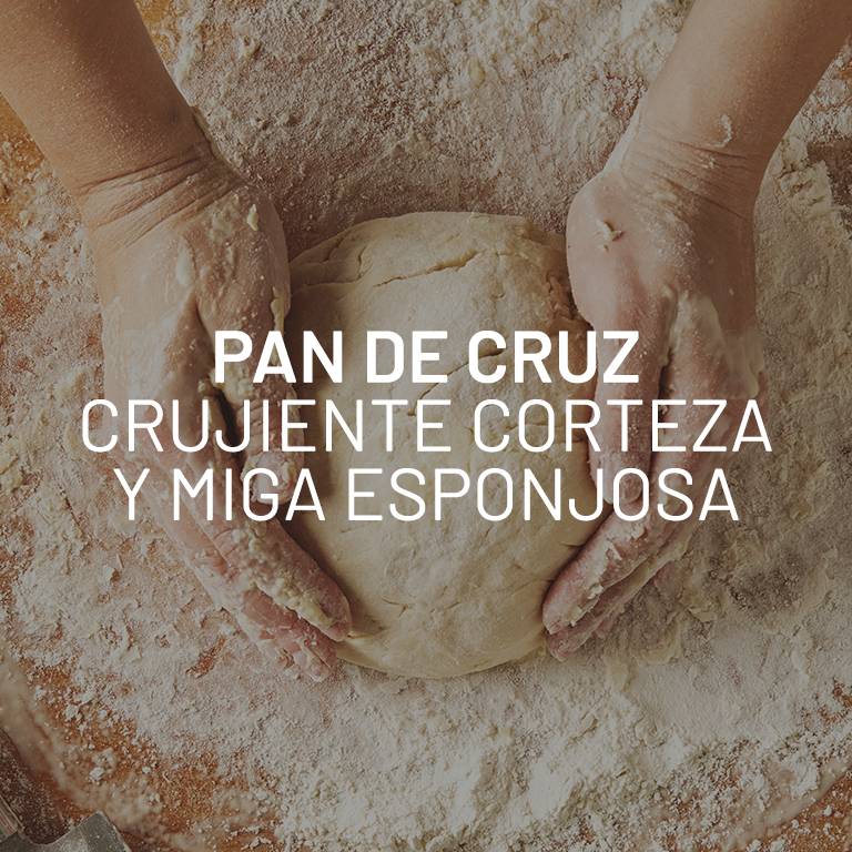 Pan de Cruz, crujiente corteza y miga esponjosa